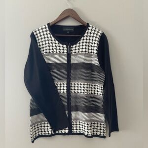 La Madona Women’s zip up sweater size L in black/white